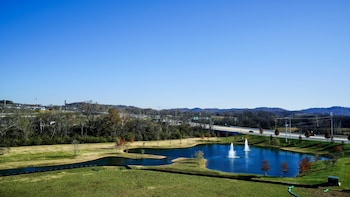 holiday inn express and suites franklin berry farms