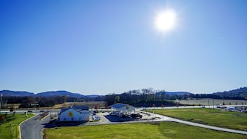 holiday inn express and suites franklin berry farms