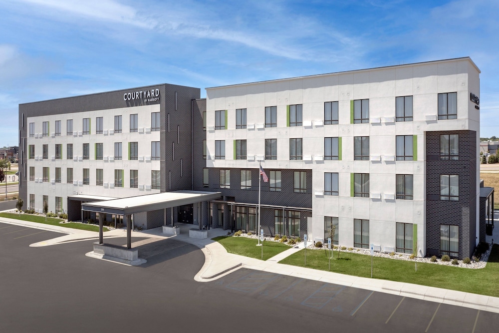 courtyard by marriott fargo