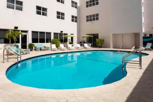 hotel continental miami beach tapestry collection by hilton