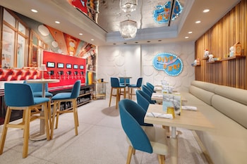 hotel continental miami beach tapestry collection by hilton