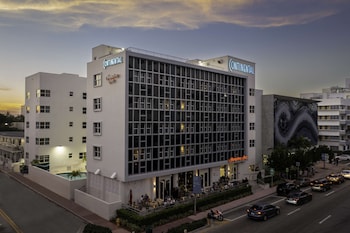 hotel continental miami beach tapestry collection by hilton