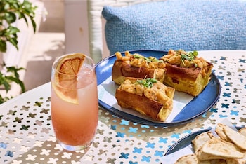 hotel continental miami beach tapestry collection by hilton