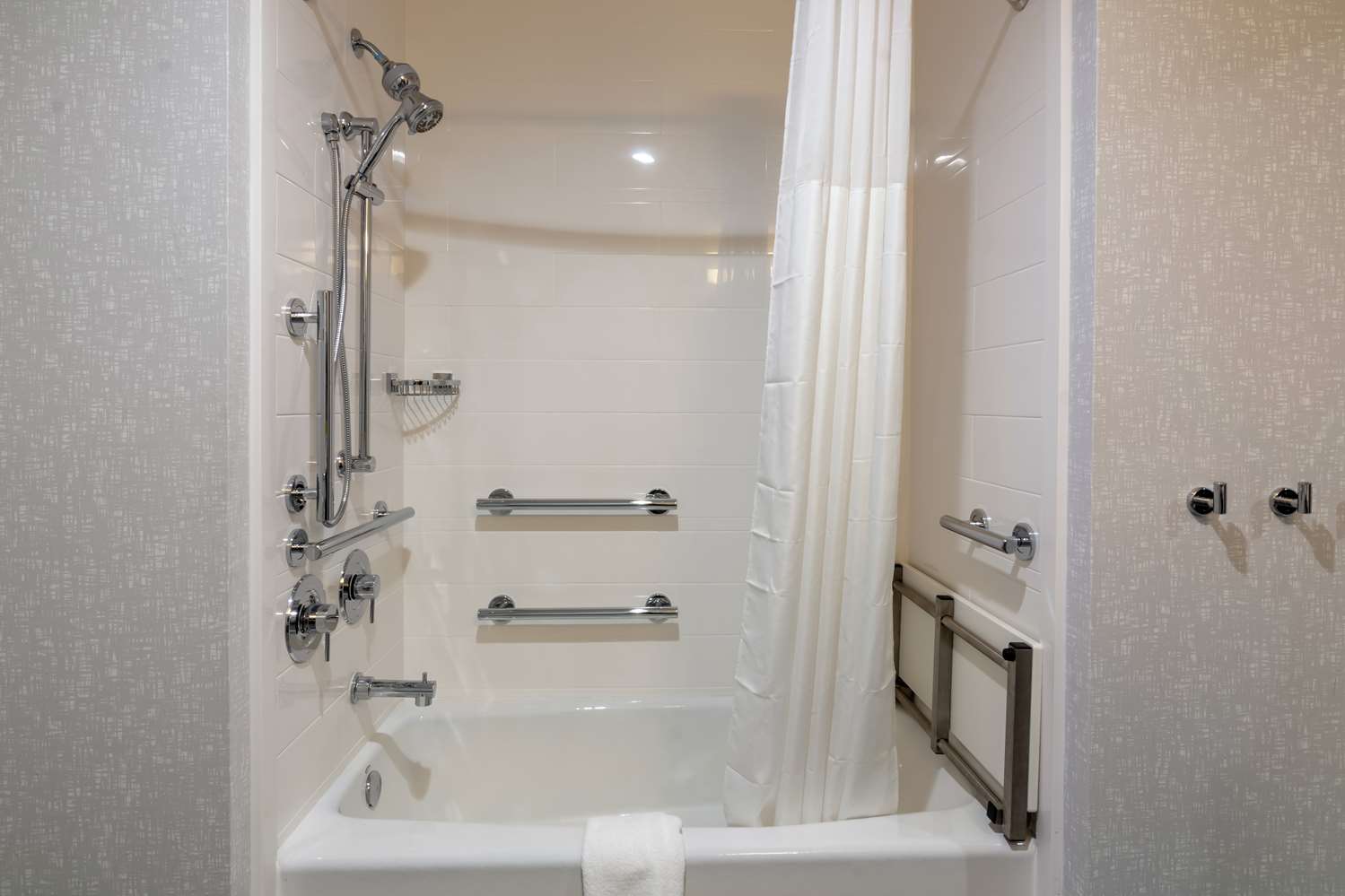 hampton inn and suites dallas east