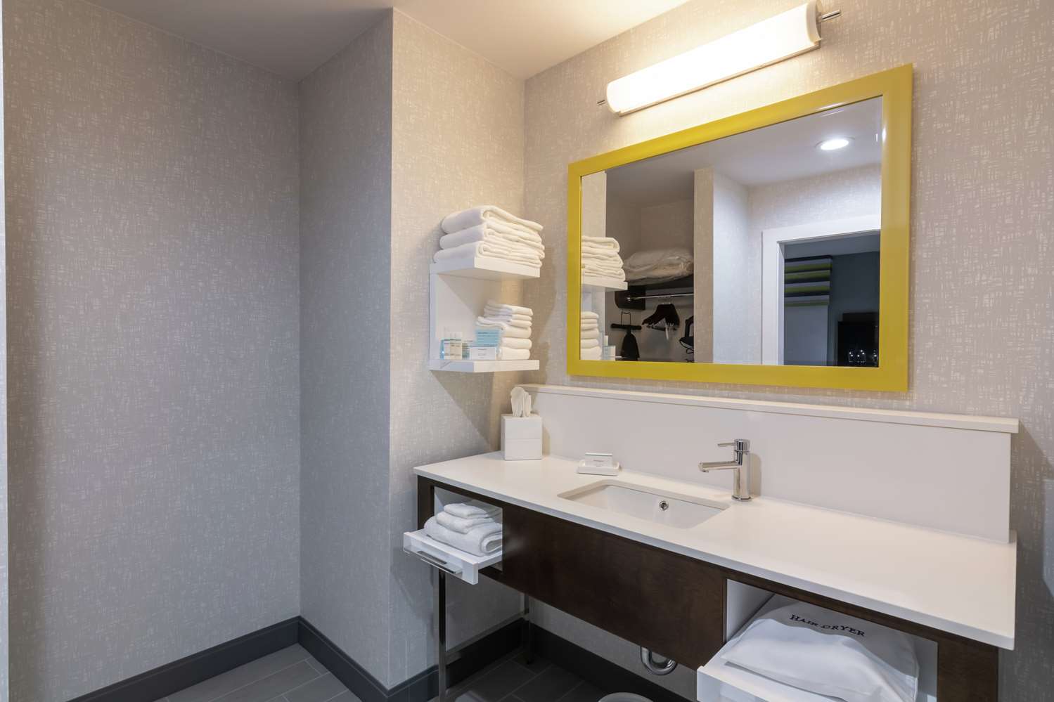 hampton inn and suites dallas east