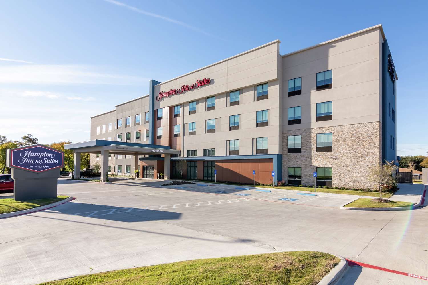 hampton inn and suites dallas east