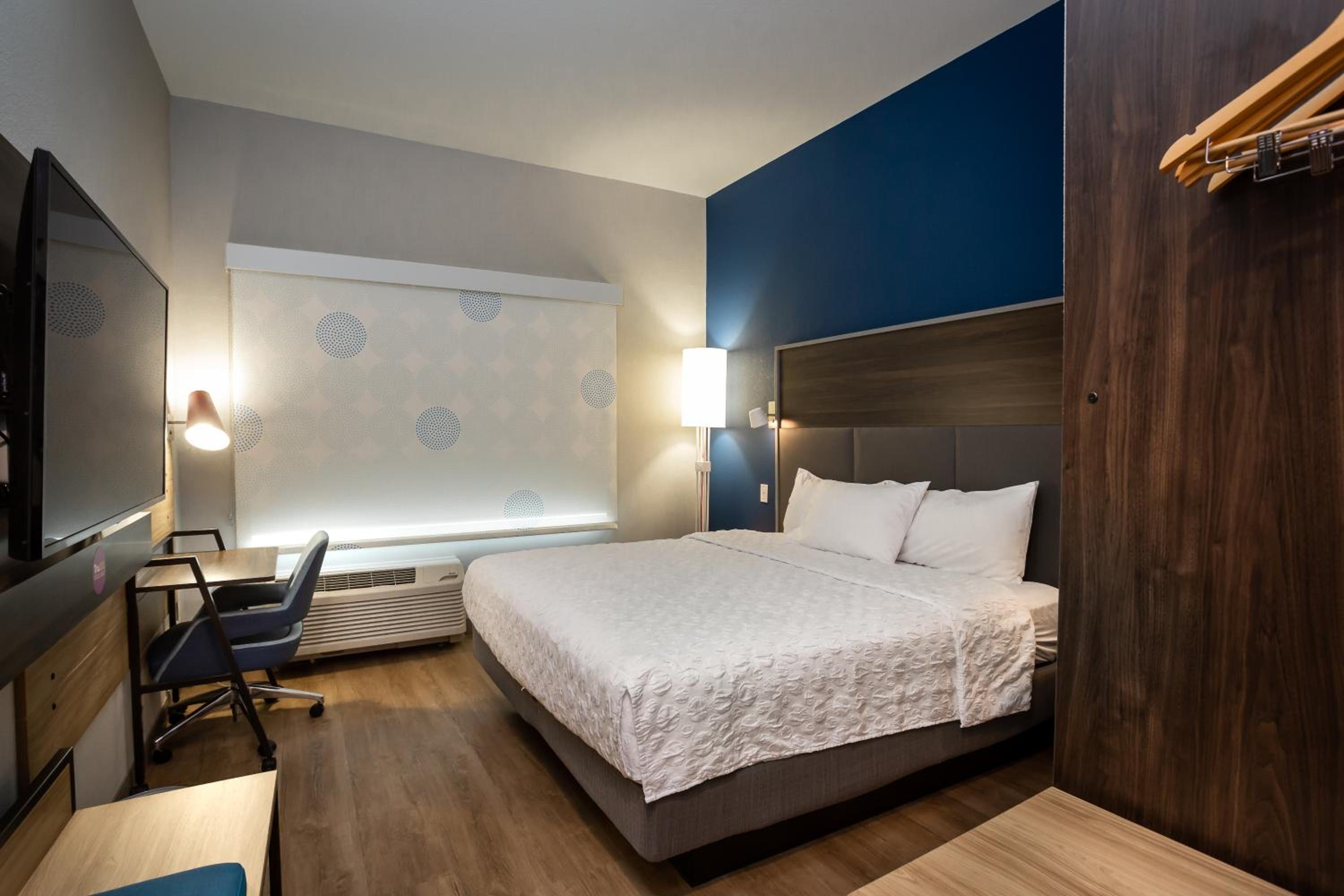 hampton inn and suites dallas east