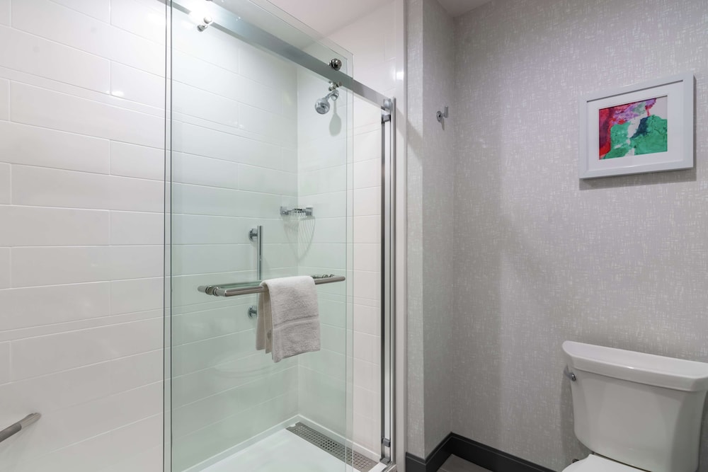 hampton inn and suites dallas east