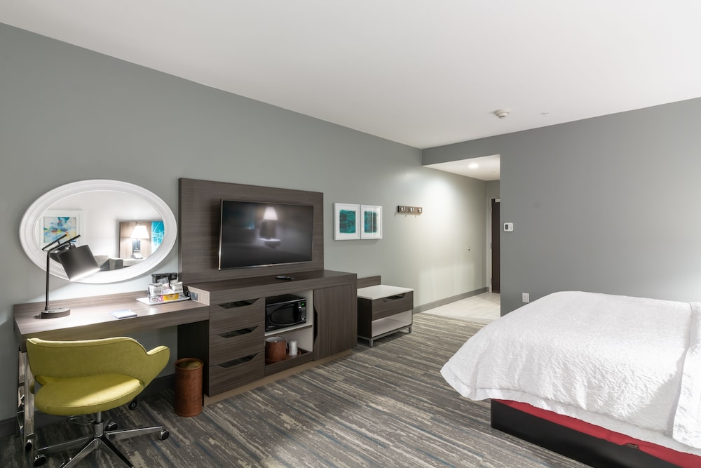 hampton inn and suites dallas east