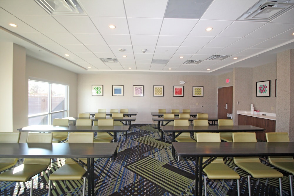 holiday inn express and suites ocala an ihg hotel