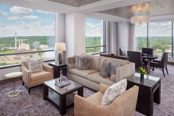 hilton rochester mayo clinic area