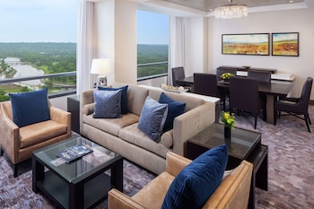 hilton rochester mayo clinic area