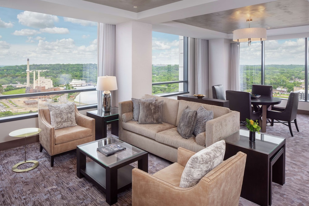 hilton rochester mayo clinic area