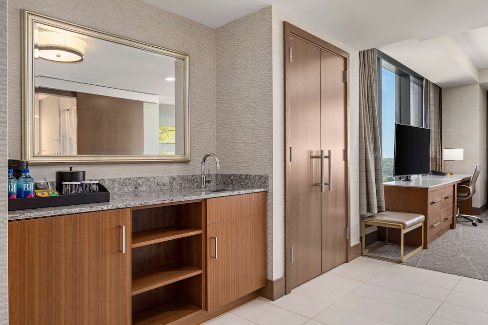 hilton rochester mayo clinic area