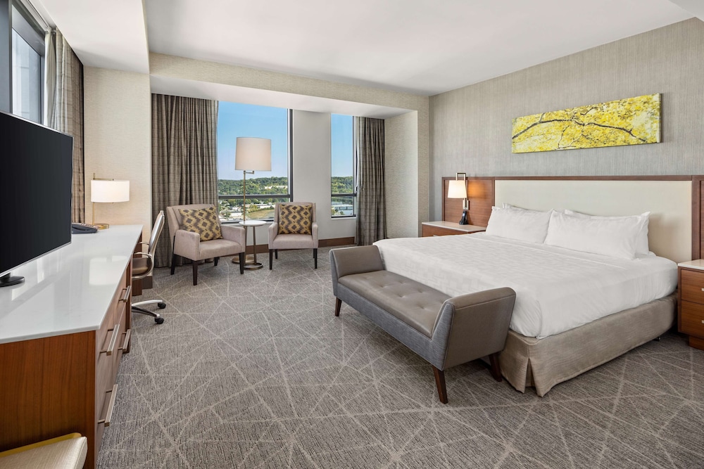 hilton rochester mayo clinic area