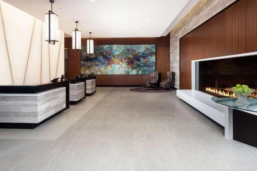 hilton rochester mayo clinic area