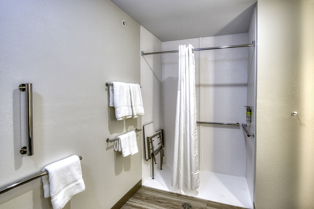 holiday inn express and suites omaha downtown old market