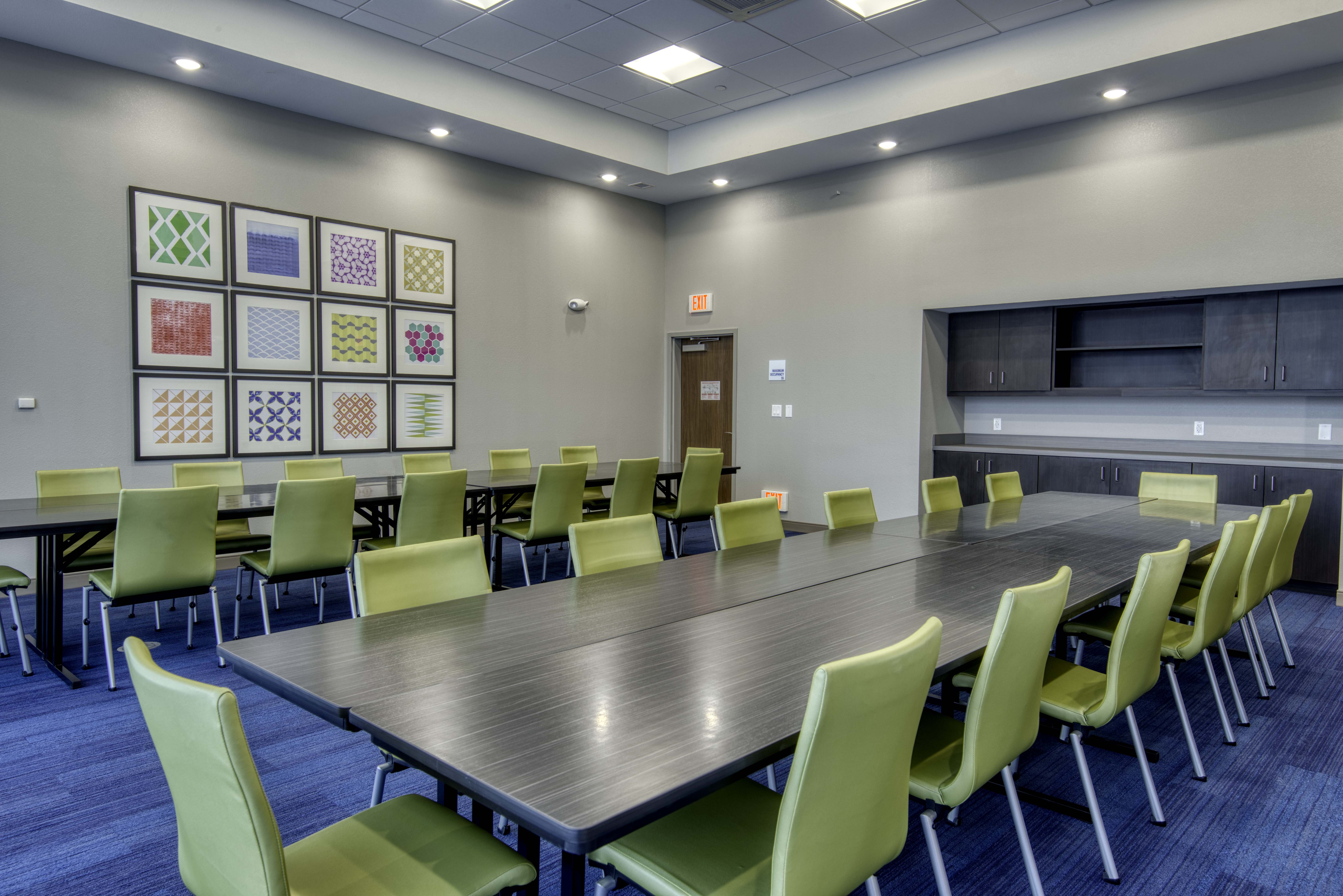 holiday inn express and suites omaha downtown old market