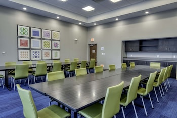 holiday inn express and suites omaha downtown old market