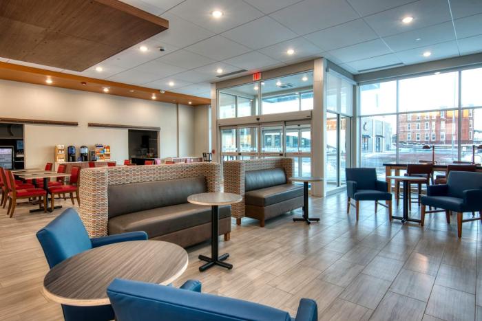 holiday inn express and suites omaha downtown old market