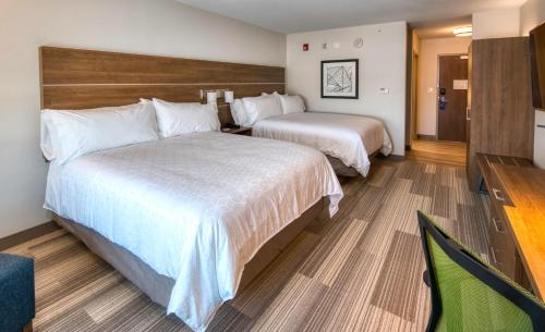 holiday inn express and suites omaha downtown old market