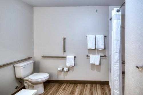 holiday inn express and suites omaha downtown old market