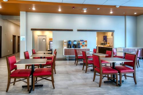 holiday inn express and suites omaha downtown old market