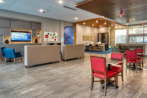 holiday inn express and suites omaha downtown old market