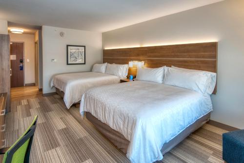 holiday inn express and suites omaha downtown old market