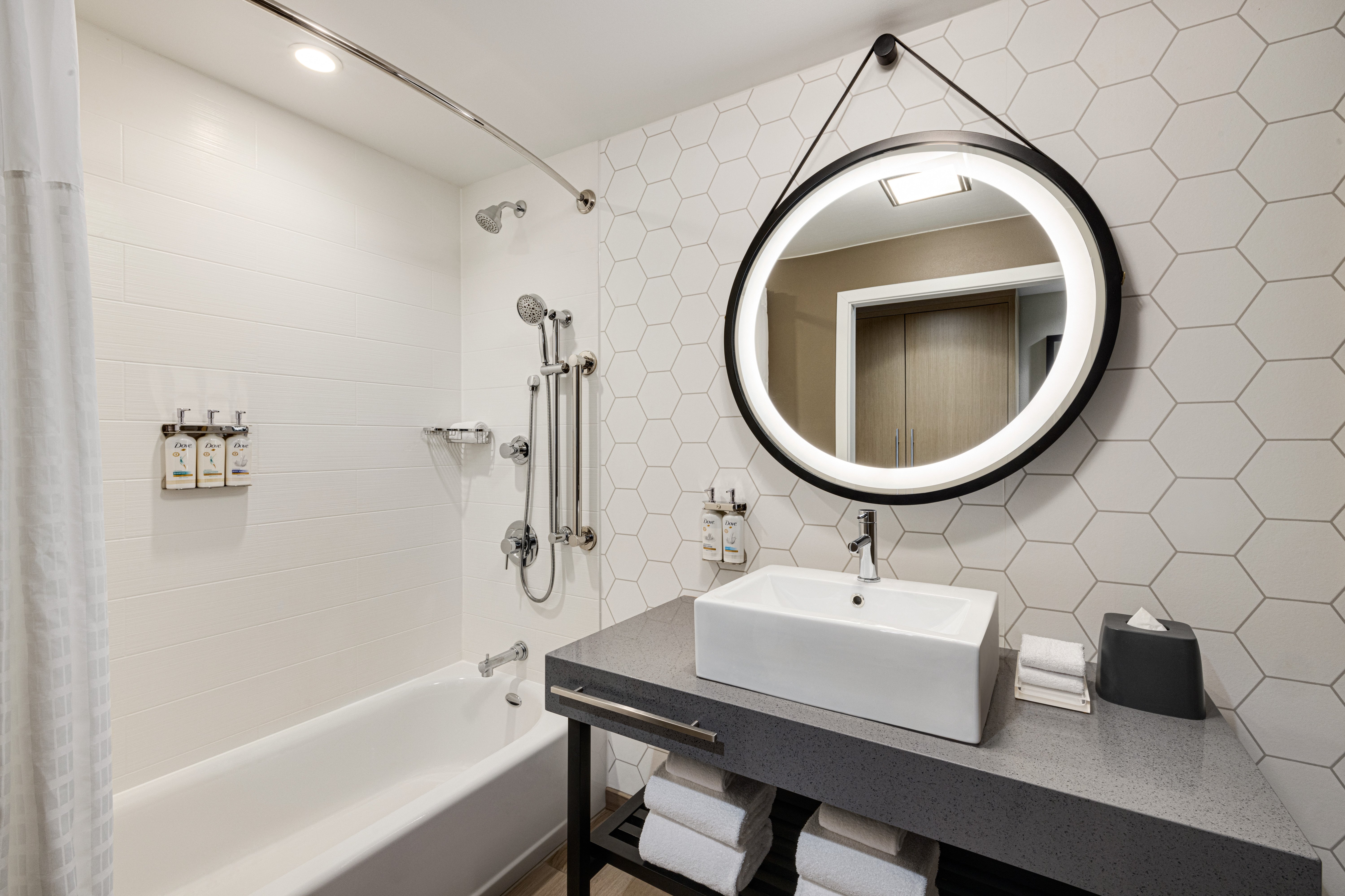 holiday inn and suites nashville downtown broadway