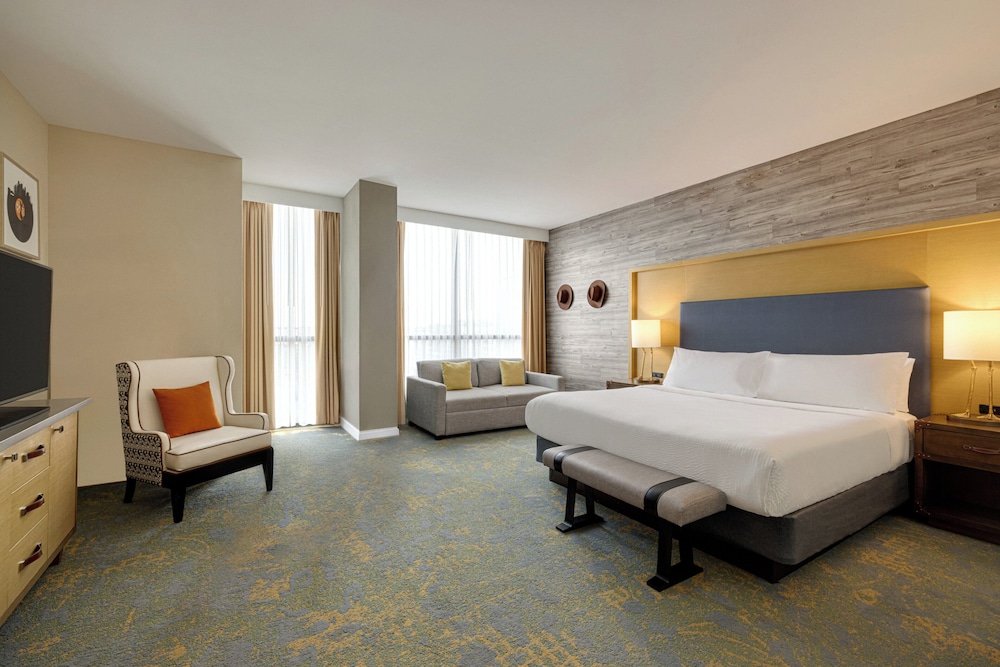 holiday inn and suites nashville downtown broadway