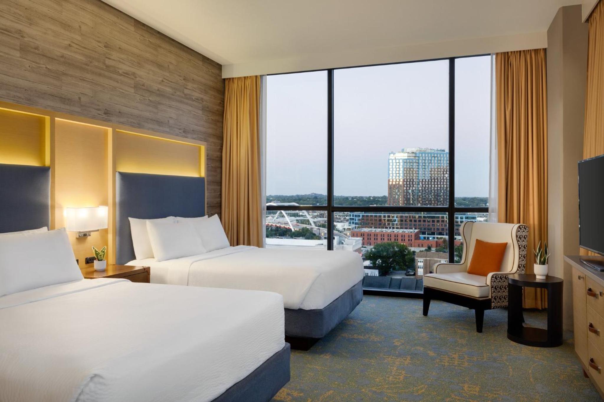 holiday inn and suites nashville downtown broadway