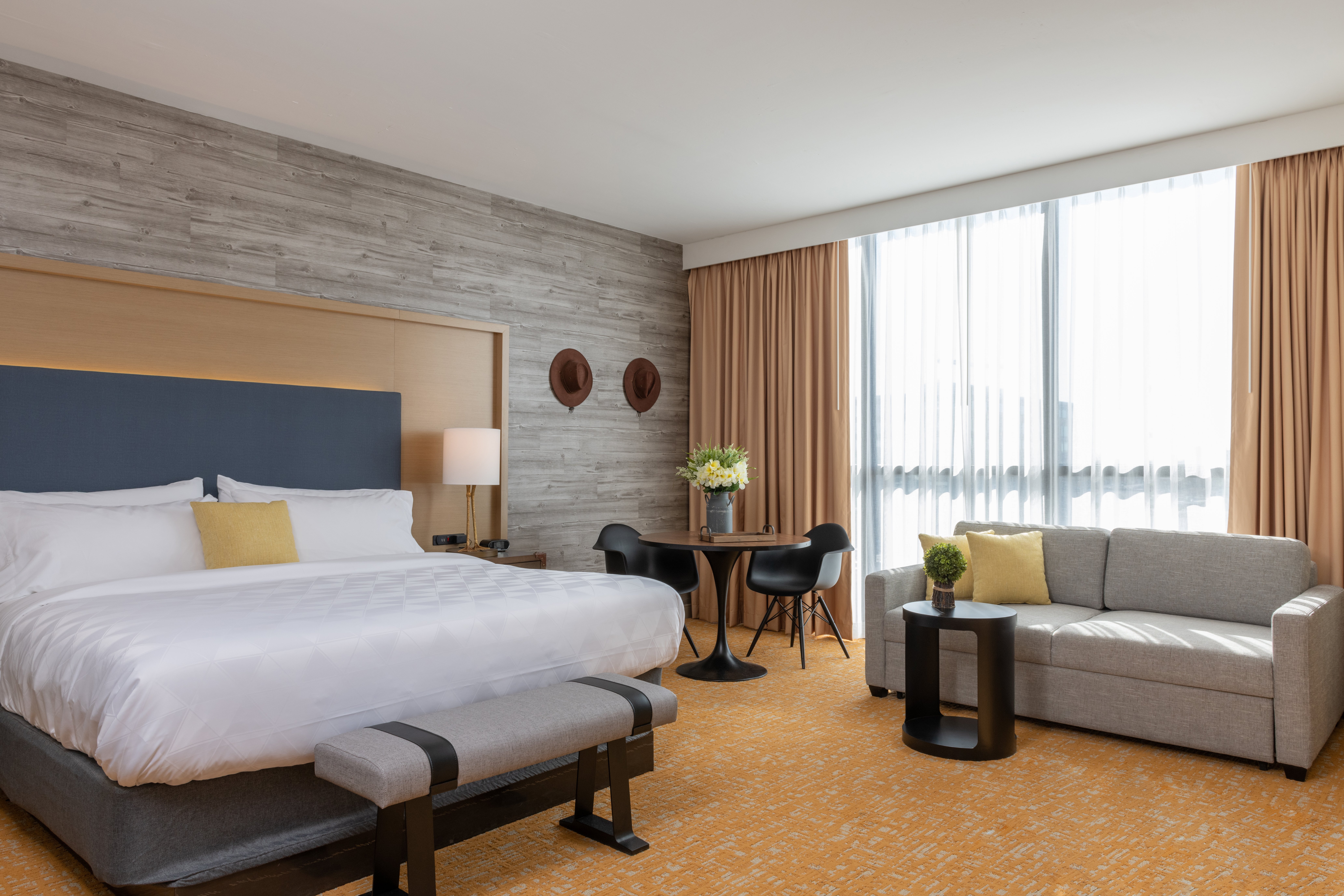 holiday inn and suites nashville downtown broadway