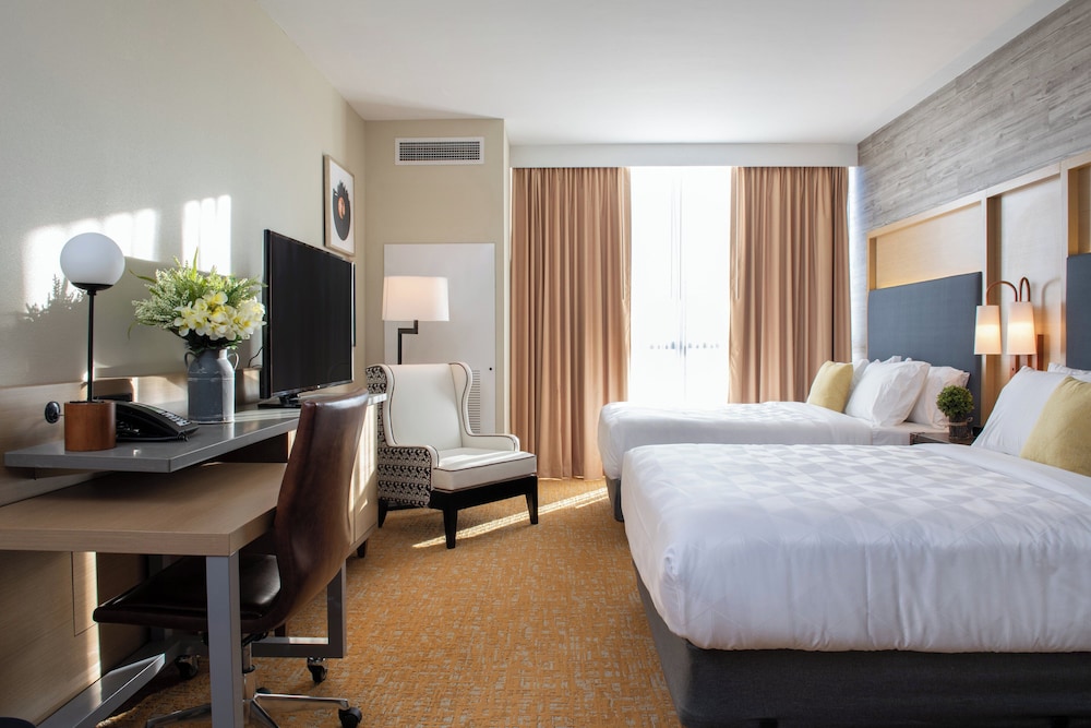 holiday inn and suites nashville downtown broadway