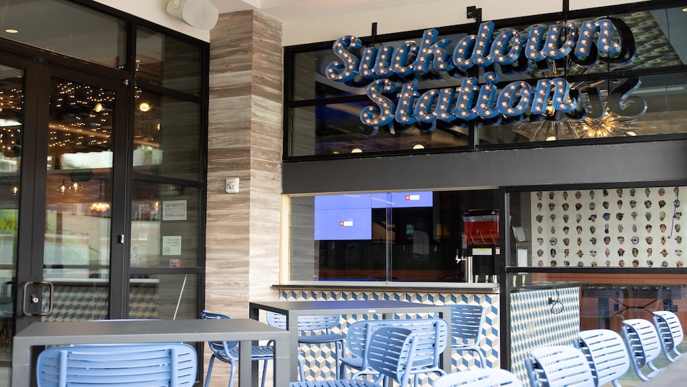 holiday inn and suites nashville downtown broadway