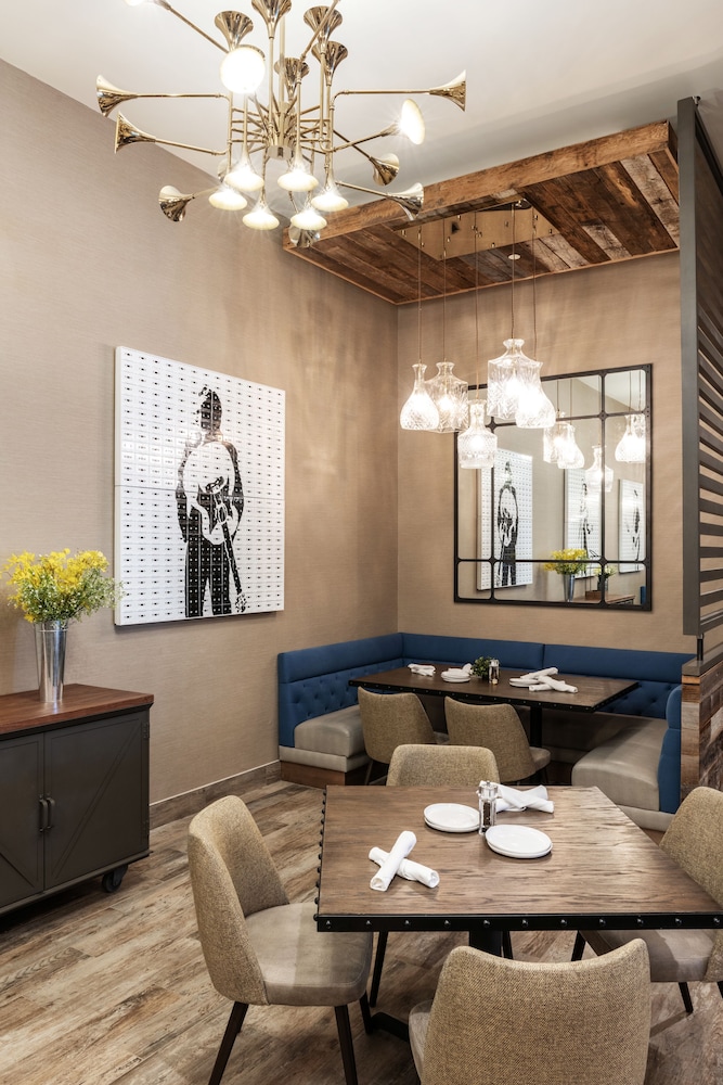 holiday inn and suites nashville downtown broadway