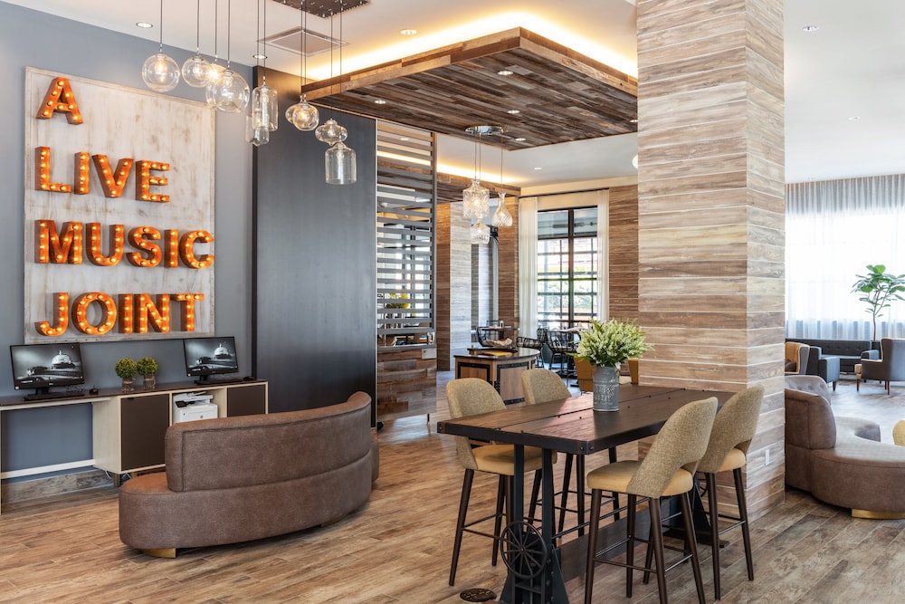 holiday inn and suites nashville downtown broadway