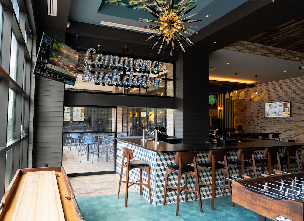 holiday inn and suites nashville downtown broadway