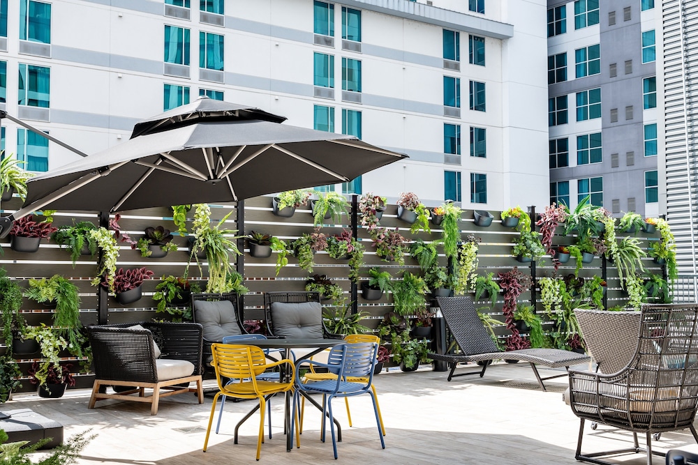 holiday inn and suites nashville downtown broadway