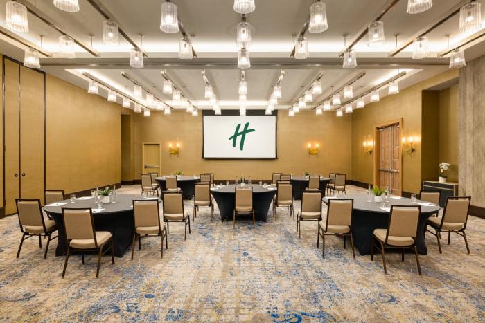 holiday inn and suites nashville downtown broadway