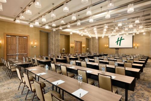 holiday inn and suites nashville downtown broadway