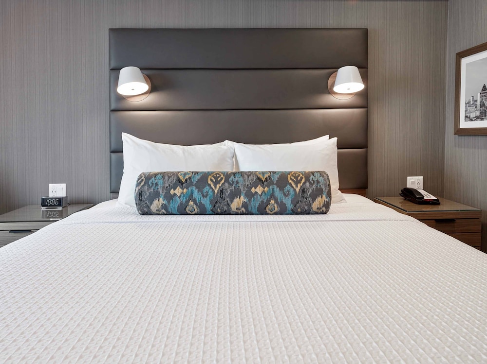 sandman signature plano frisco hotel