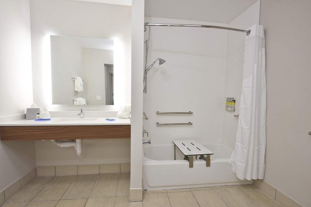 holiday inn express and suites orlando lake nona area