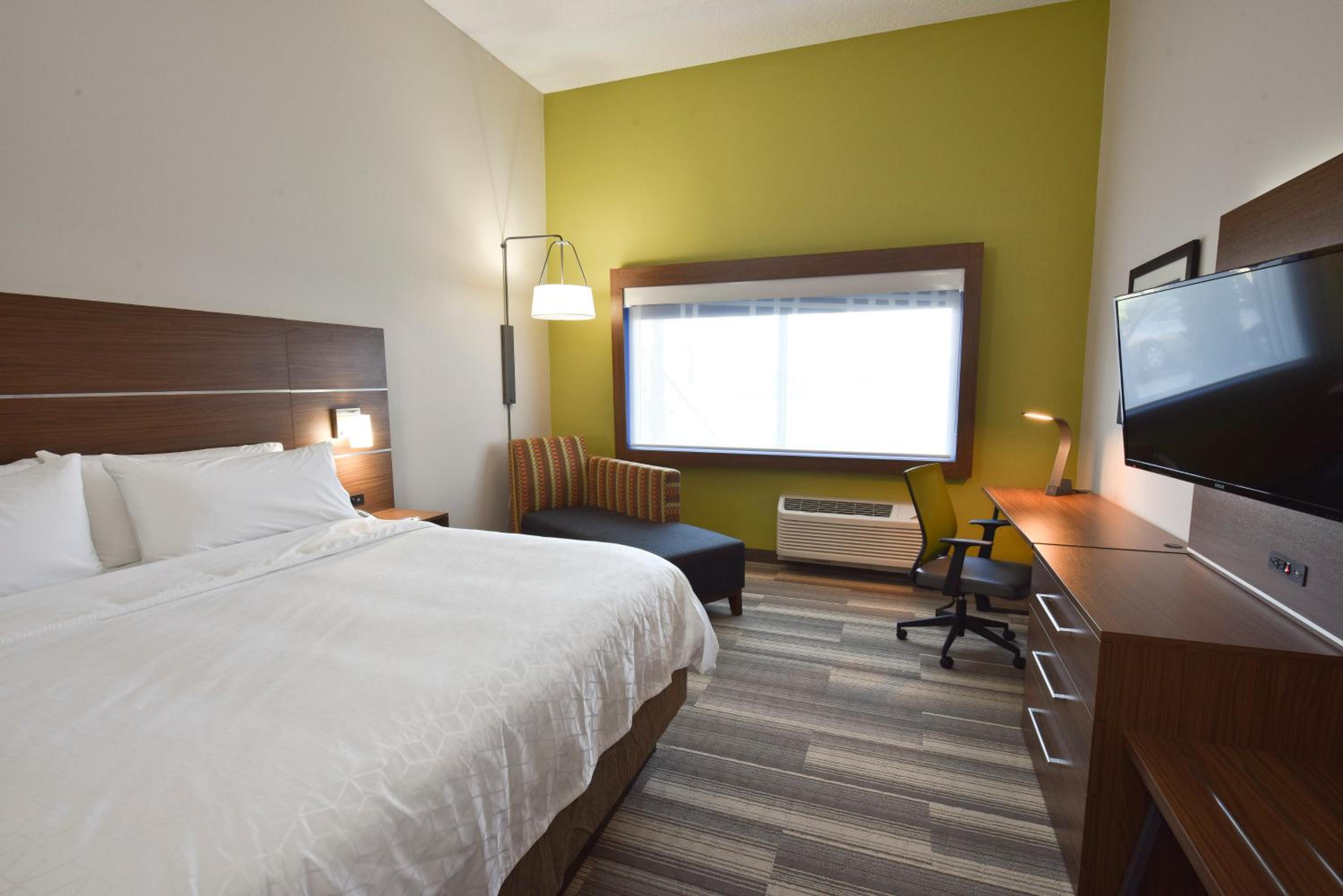 holiday inn express and suites orlando lake nona area