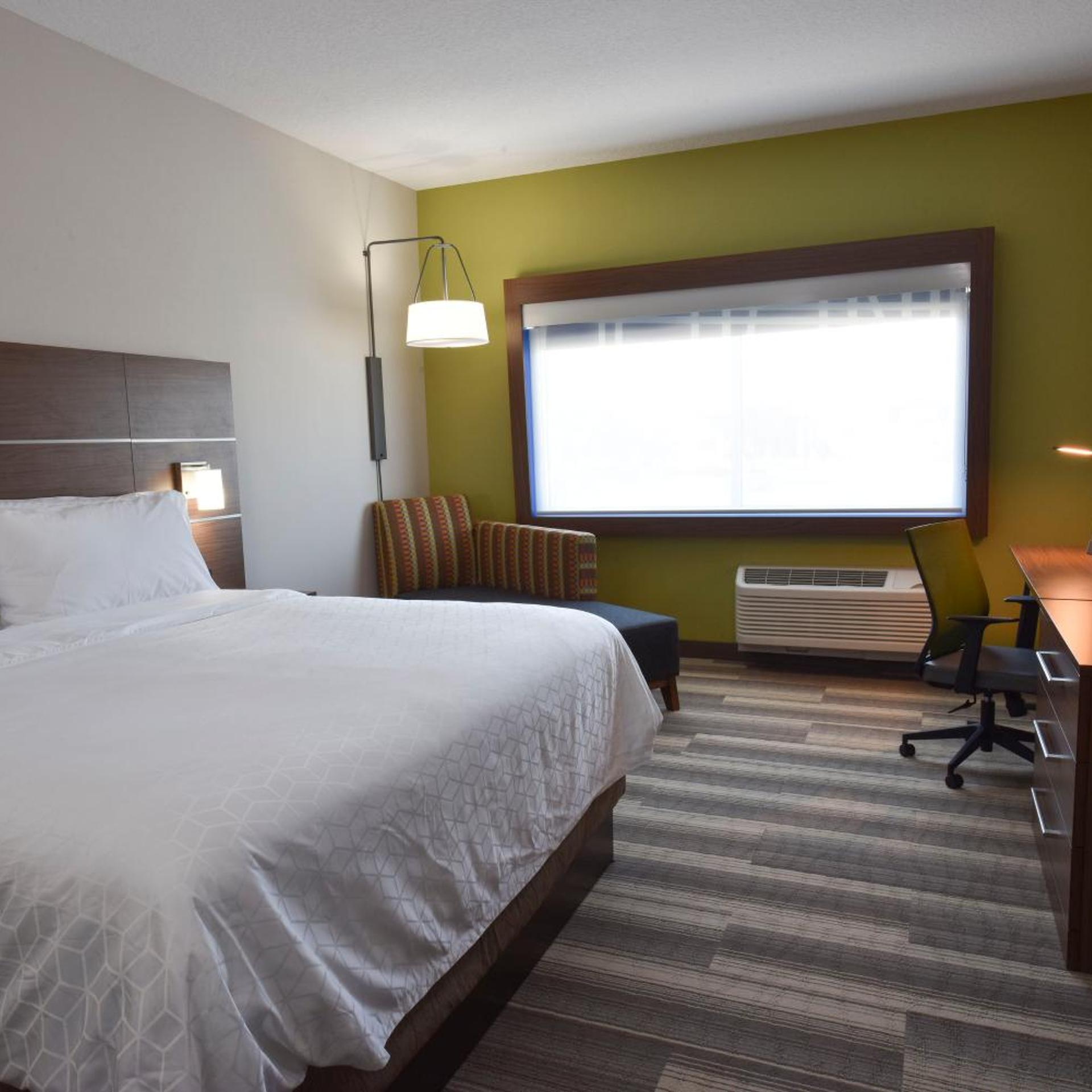 holiday inn express and suites orlando lake nona area