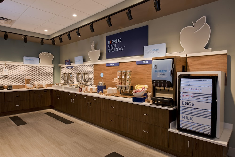 holiday inn express and suites orlando lake nona area