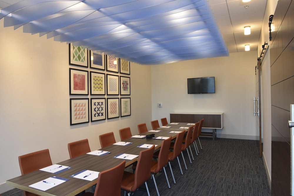 holiday inn express and suites orlando lake nona area