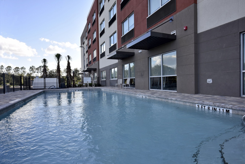 holiday inn express and suites orlando lake nona area