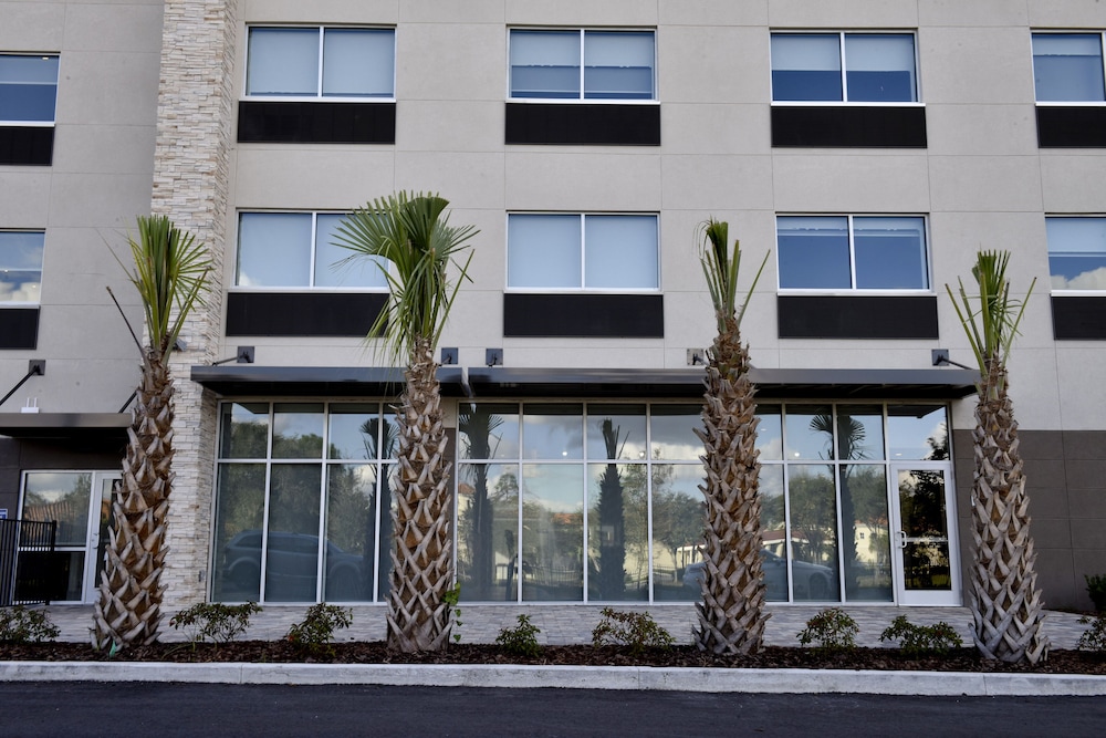 holiday inn express and suites orlando lake nona area