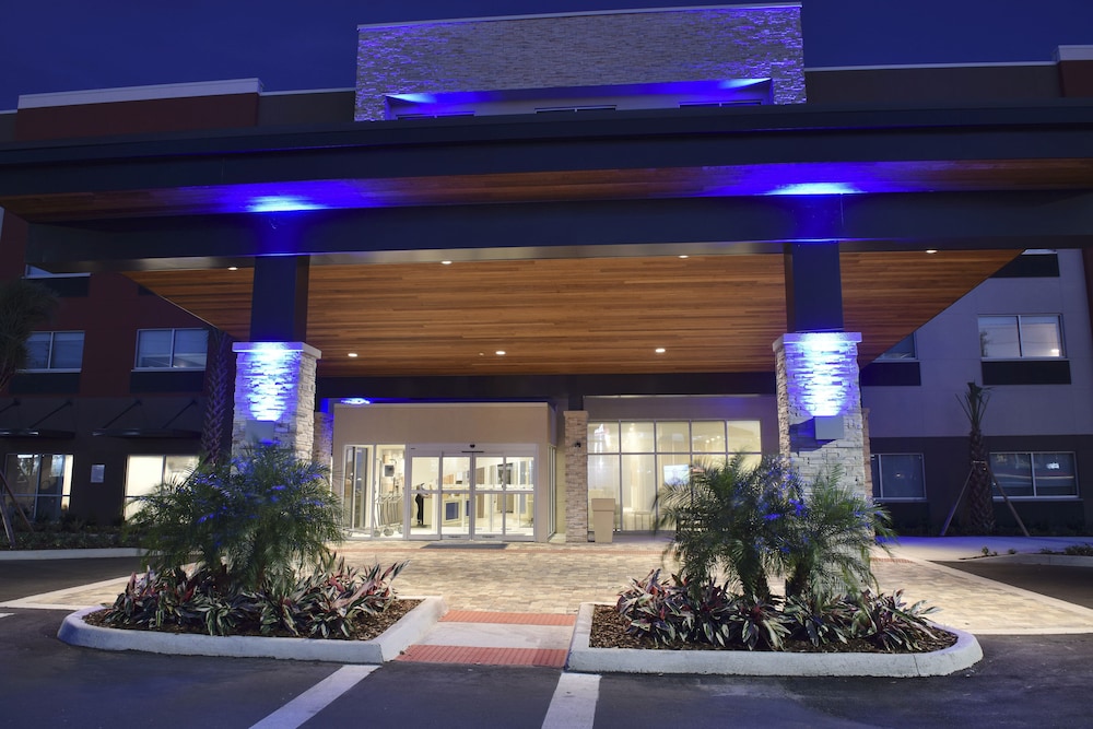 holiday inn express and suites orlando lake nona area